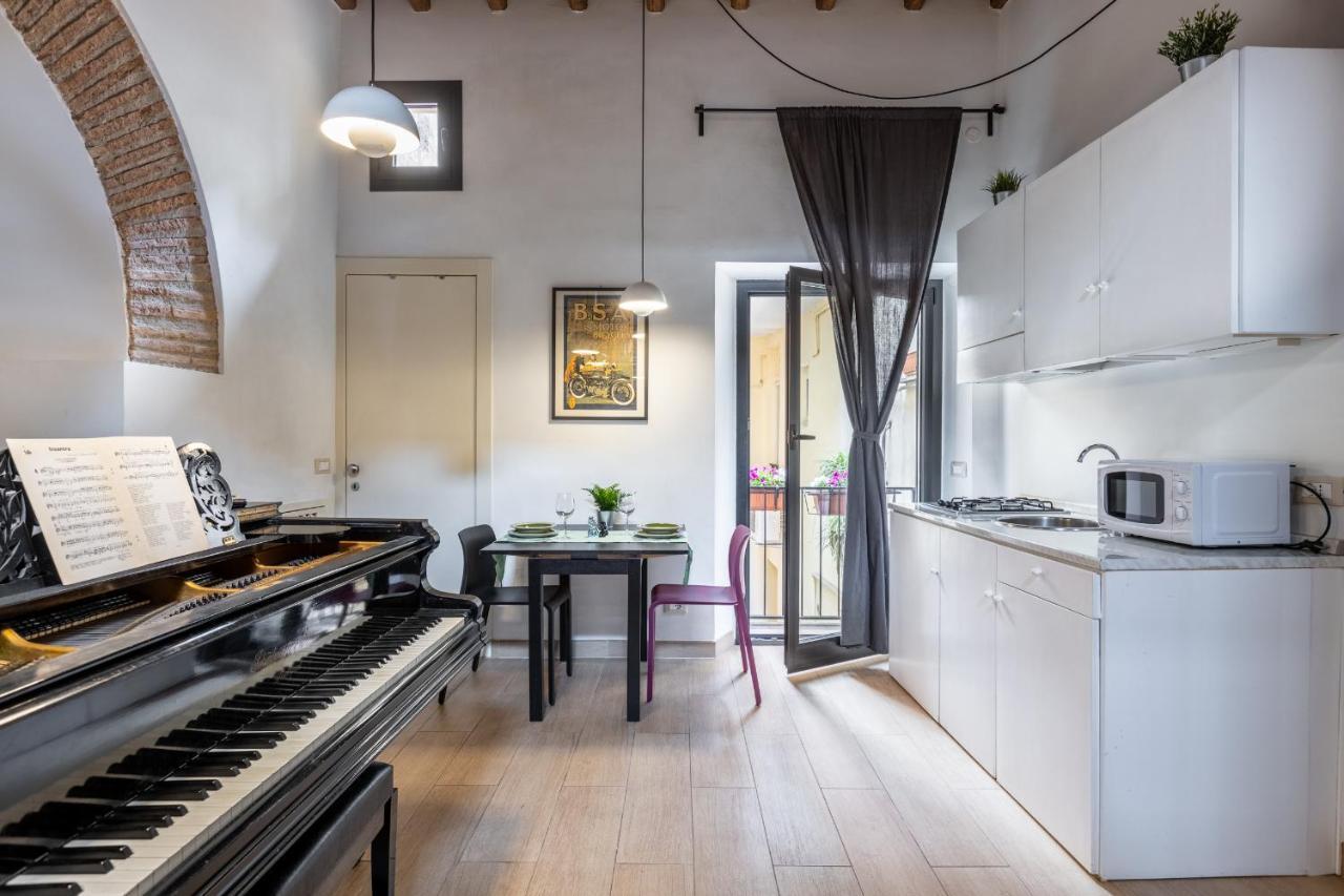 Musician Apartment Colosseo With Piano Rome Bagian luar foto